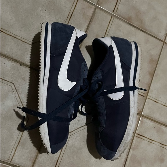 Nike, 7, Blue w/ White swoosh - Picture 3 of 5